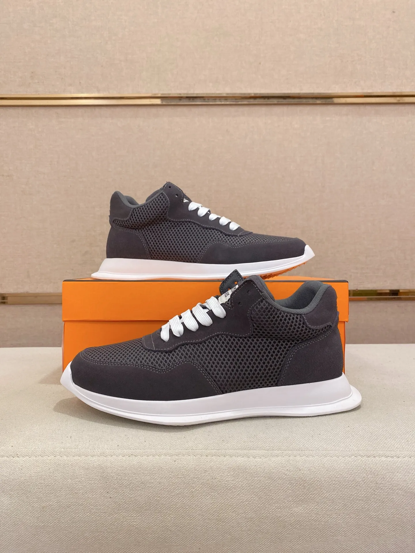 Men's clothing and shoes💰: 420💰《HERMES》【Classic Original Version】Hermès; Top 🔝 Purchasing Agency 🔍🔍Latest 🇺🇸Sold simultaneously at counters, original imported from Italy ▲▲ suede cowhide Equipped with breathable mesh ▲▲Exquisite workmanship (breathable mesh imported from Italy) sole: original sole provided by the original factory, ⚠️exclusive double-layer activity·TPR·rubber·combined molded outsole; Code number: 38-44
